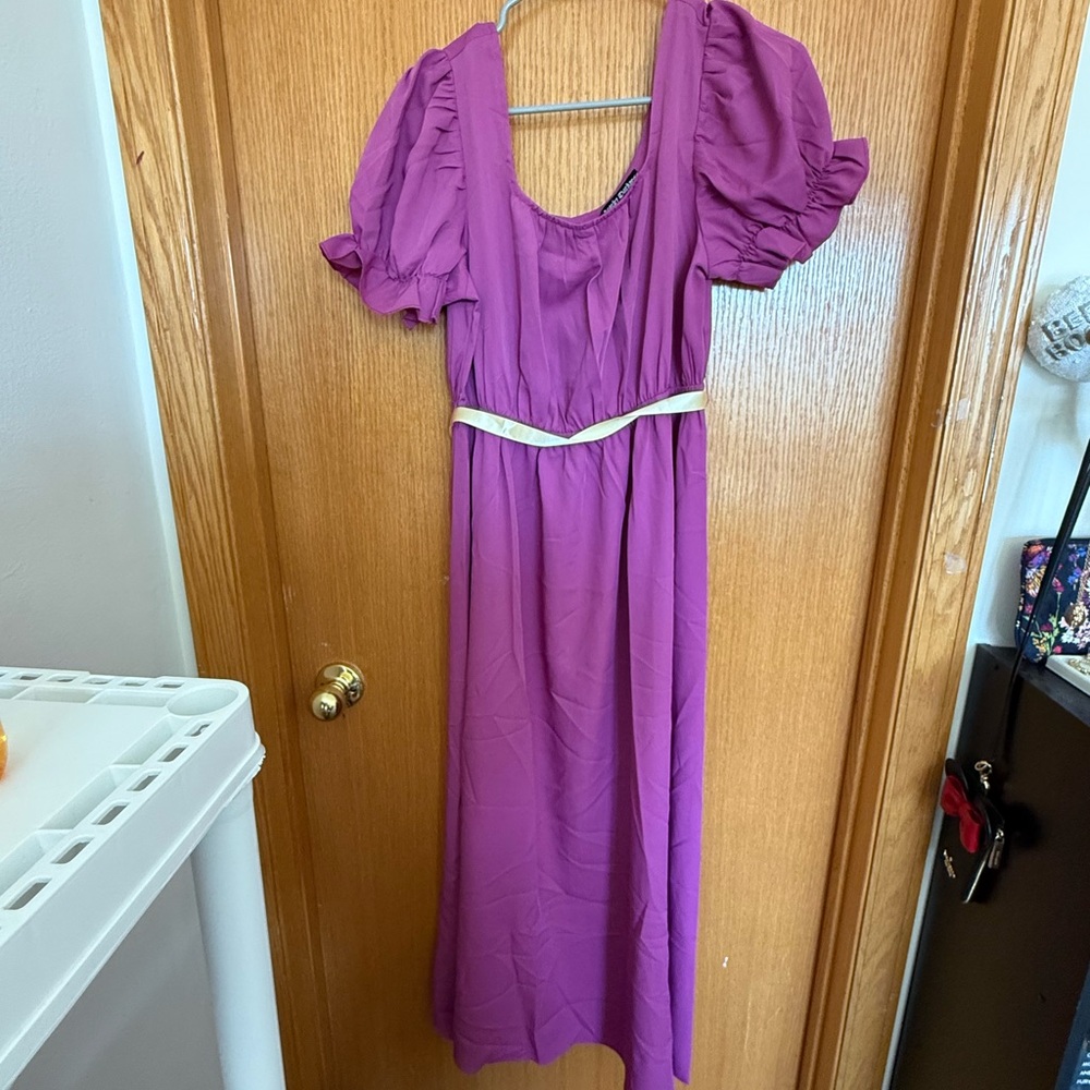 Bridgerton Elegant Purple Maxi Dress with Puffy Sleeves and Gold Bow - Picture 3 of 4